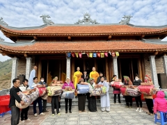 Chùa Hòa Phúc trao tặng 100 suất quà tết cho các hộ gia đình có hoàn cảnh khó khăn tại Sơn La